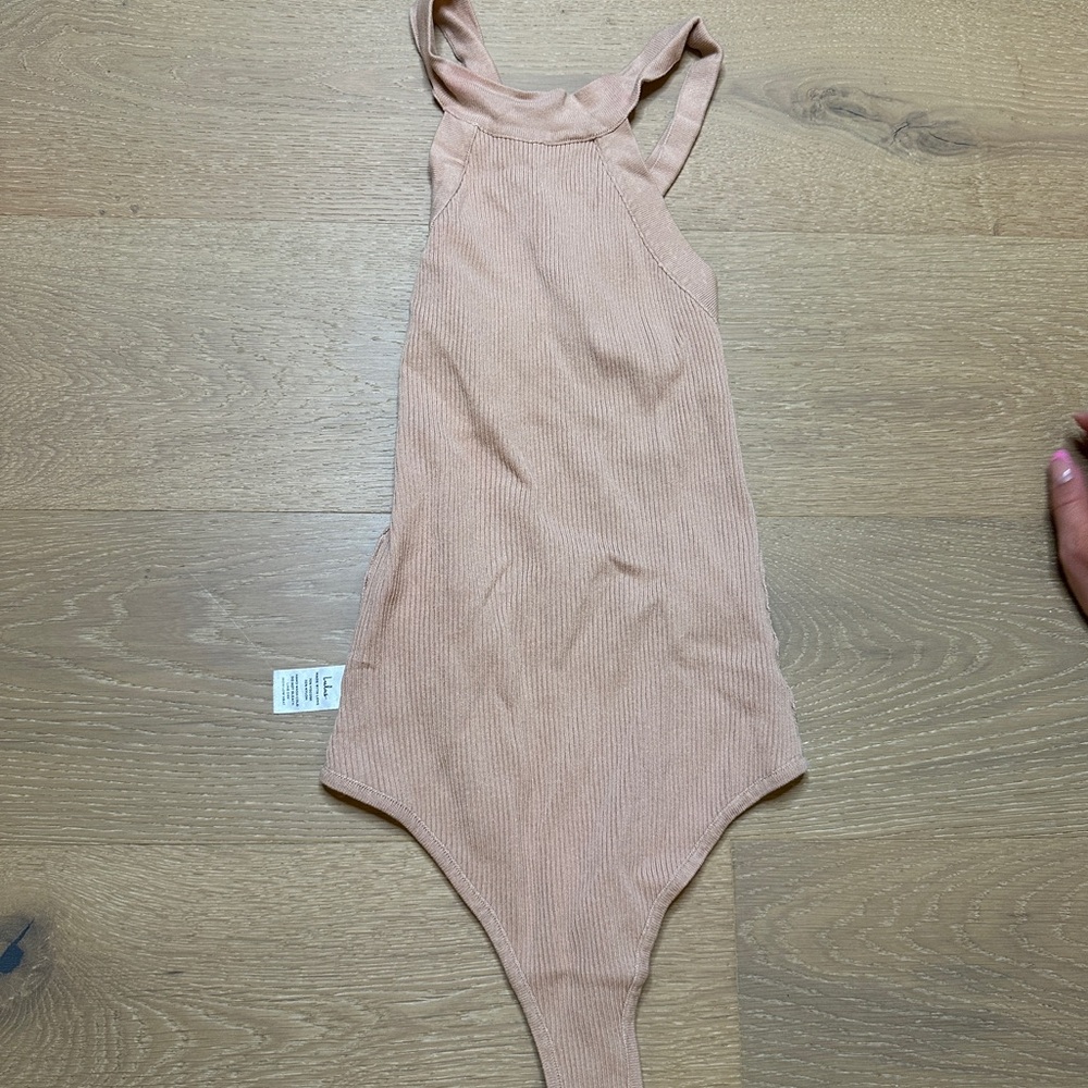 Ribbed bodysuit in tan
